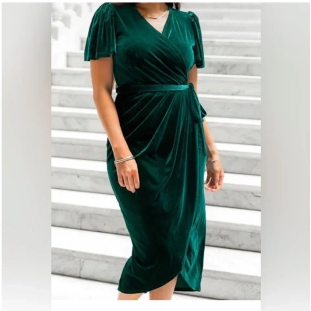 Ivy City Co Lillie Emerald Velvet Midi Dress